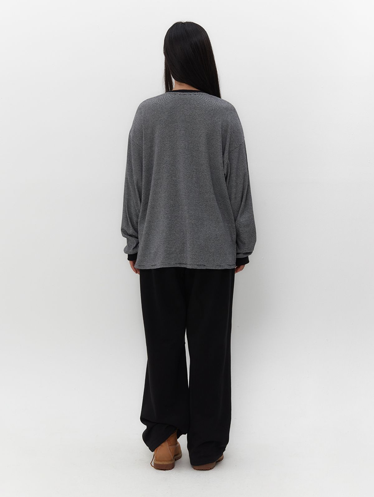뚜오미오(TUOMIO) OVERSIZED STRIPE LONG SLEEVES [BLACK]