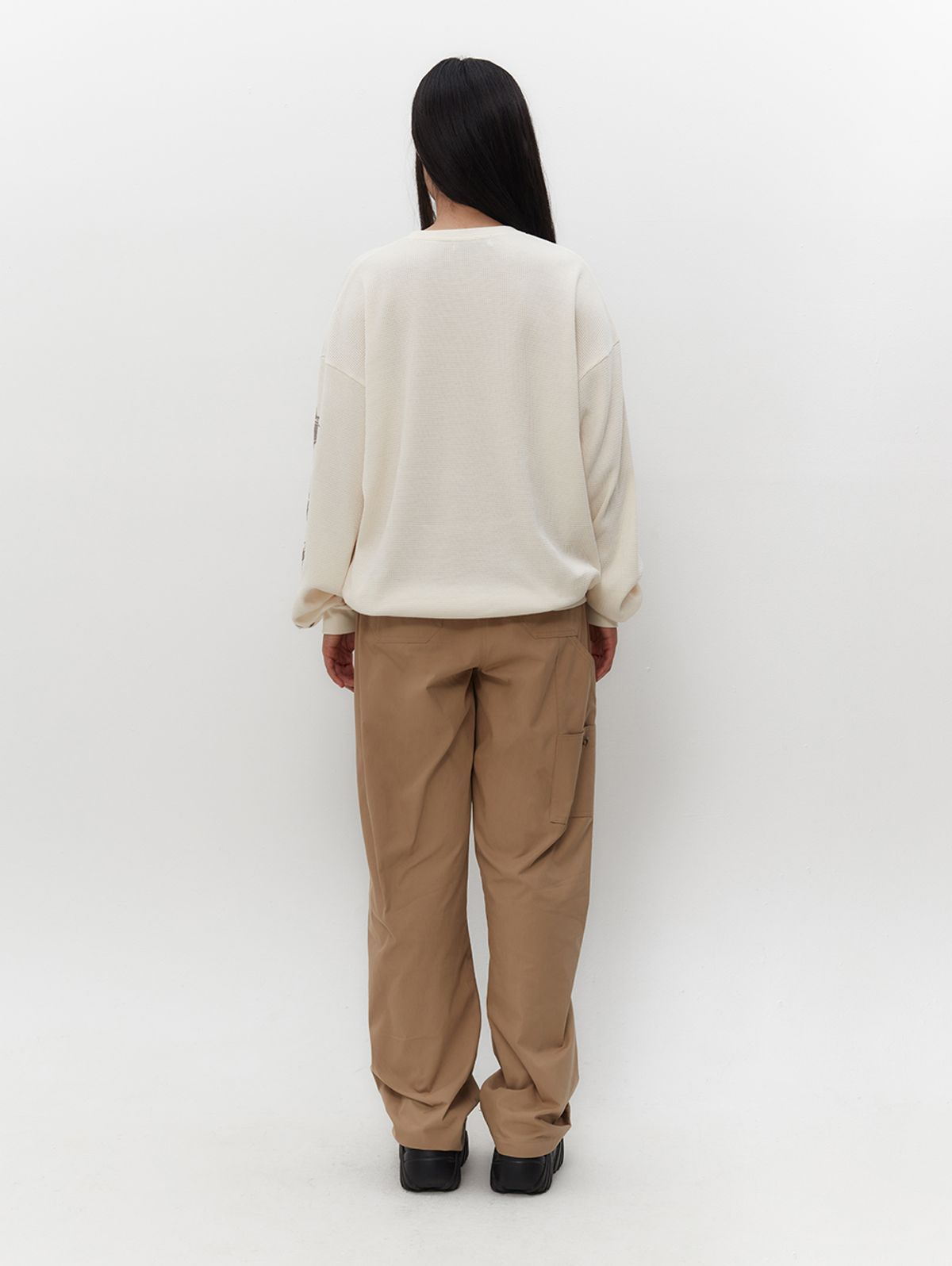 뚜오미오(TUOMIO) GRAPHIC WAFFLE LONG SLEEVES [IVORY]