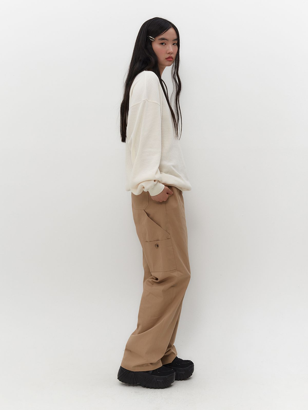 뚜오미오(TUOMIO) GRAPHIC WAFFLE LONG SLEEVES [IVORY]