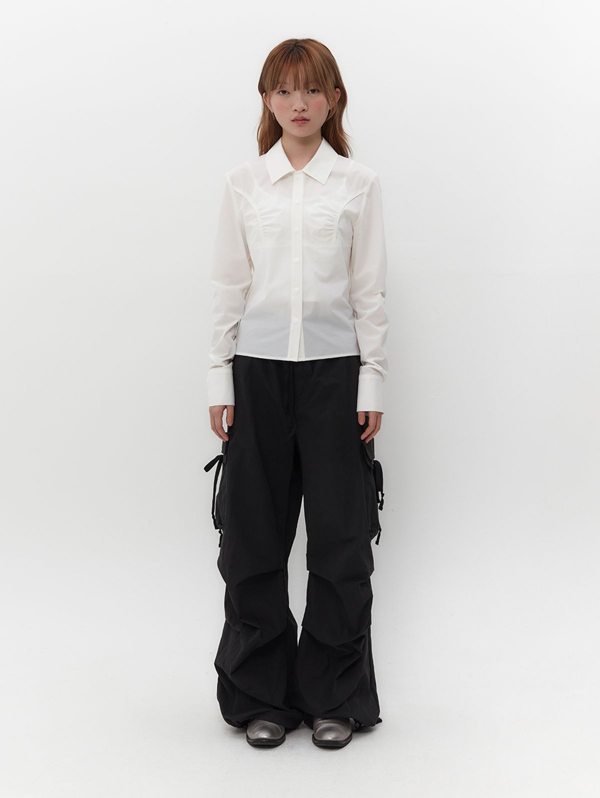 뚜오미오(TUOMIO) SHIRRED SLIM FIT SHIRT [WHITE]
