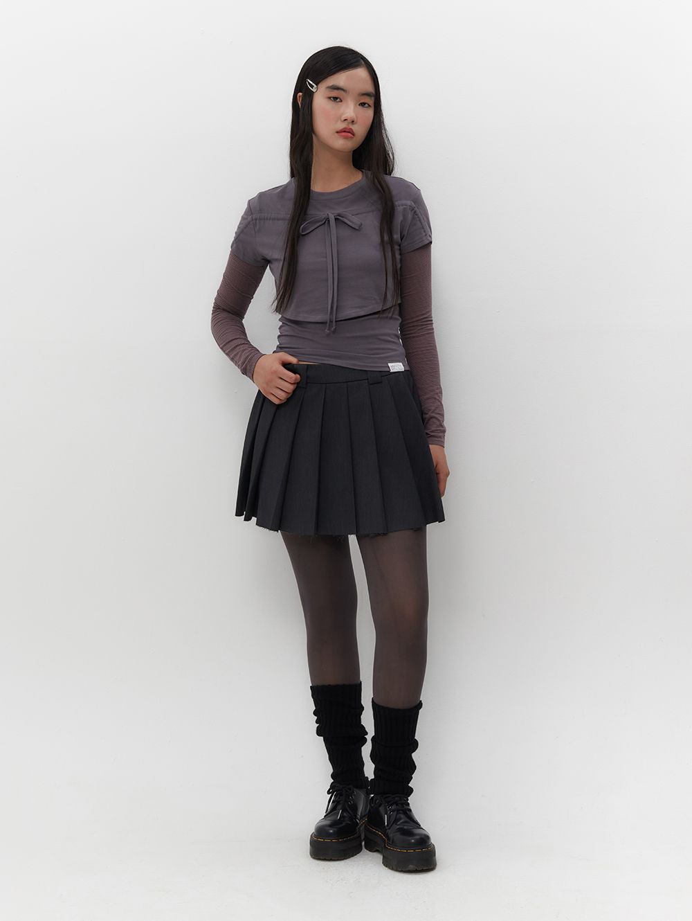 ★AESPA KARINA 着用★ TUOMIO TM SYMBOL PLEATS SKIRT 2colors MUSINSA | TUOMIO TM SYMBOL PLEATS SKIRT [CHARCOAL]