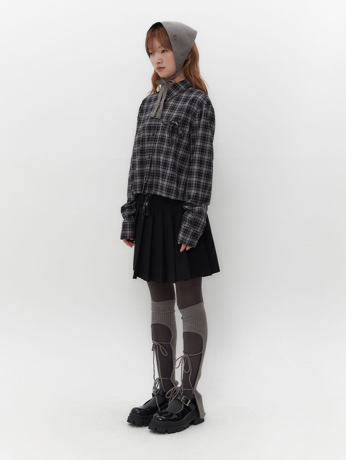 뚜오미오(TUOMIO) TM SYMBOL PLEATS SKIRT [BLACK]