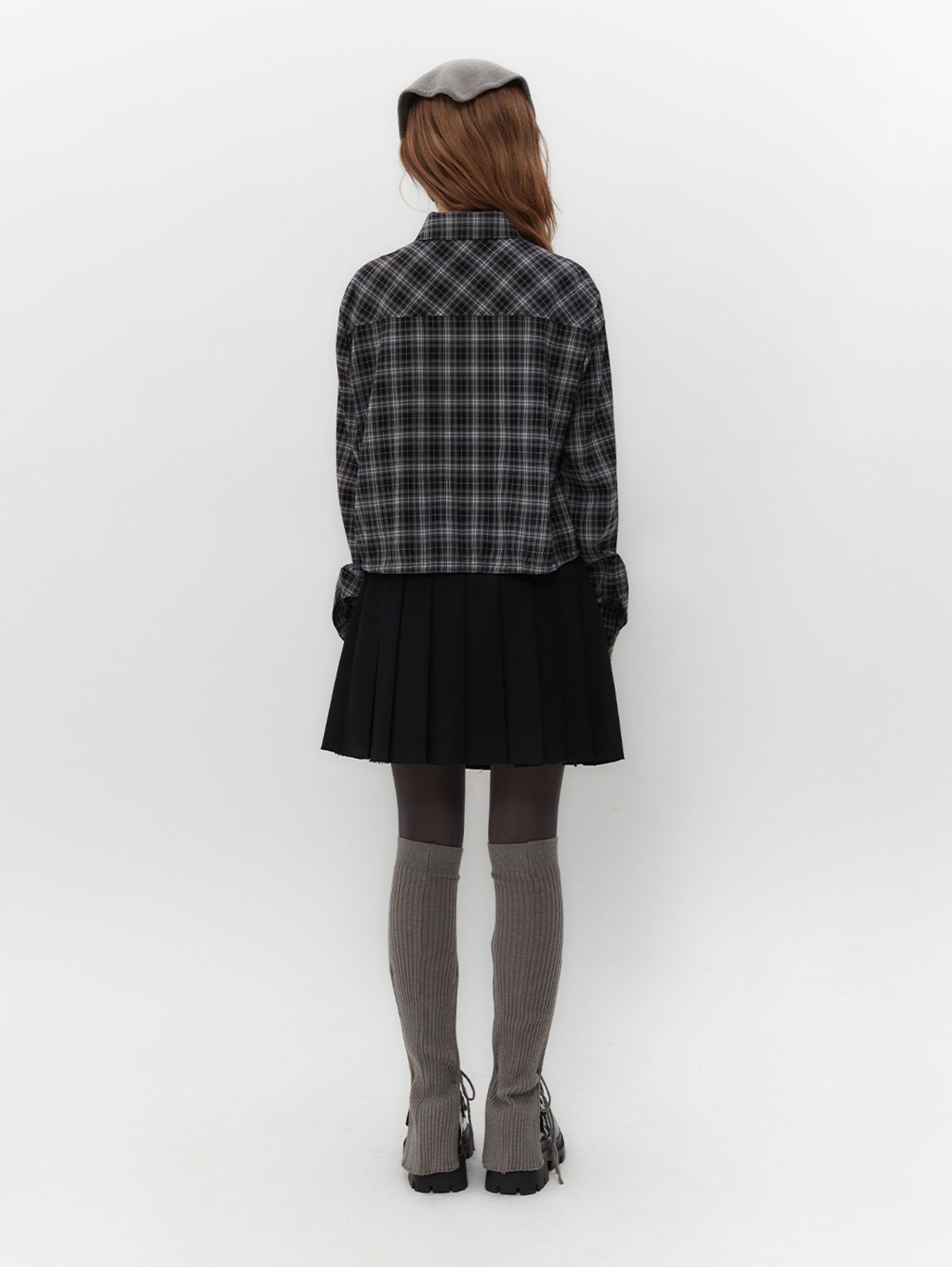 뚜오미오(TUOMIO) TM SYMBOL PLEATS SKIRT [BLACK]