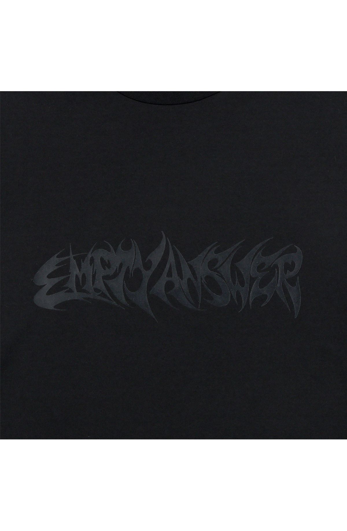 메아(MEA) HALF NECK GRAPHIC T-SHIRT [BLACK]