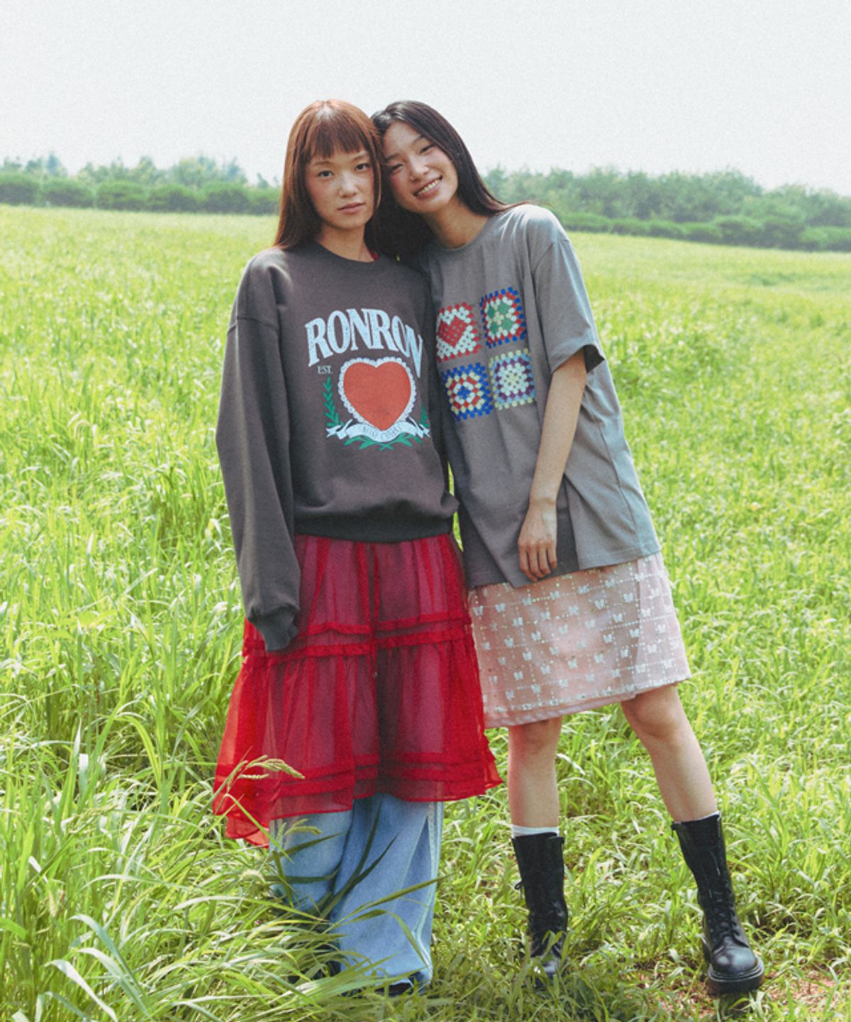 론론(RONRON) RONRON HEART LAUREL SWEATSHIRTS CHARCOAL