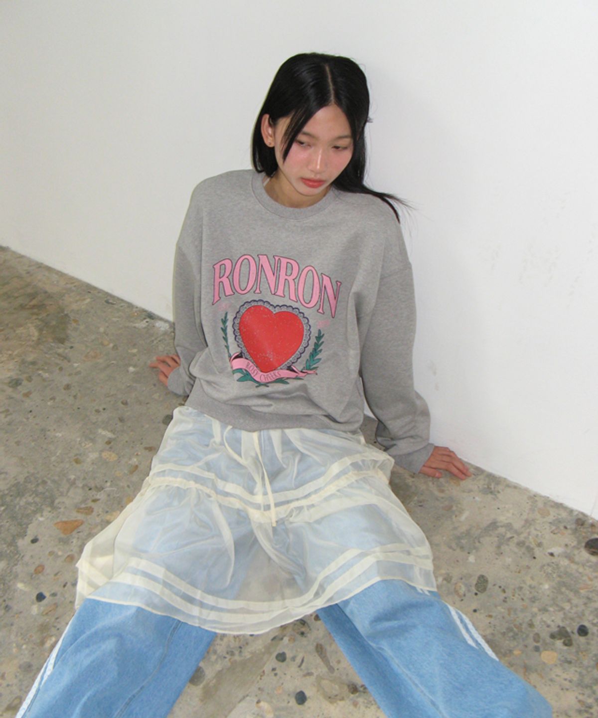 론론(RONRON) RONRON HEART LAUREL SWEATSHIRTS GREY