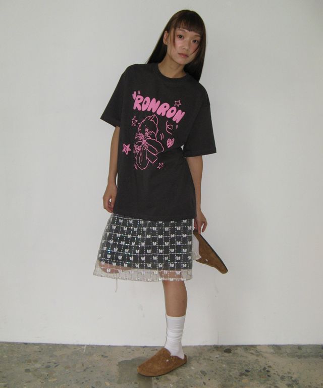 [RONRON]EMBO KITSCH CAT OVER FIT Tシャツ★新作・24AW★人気★ MUSINSA公式 | RONRON EMBO KITSCH CAT OVER FIT T SHIRT CHARCOAL