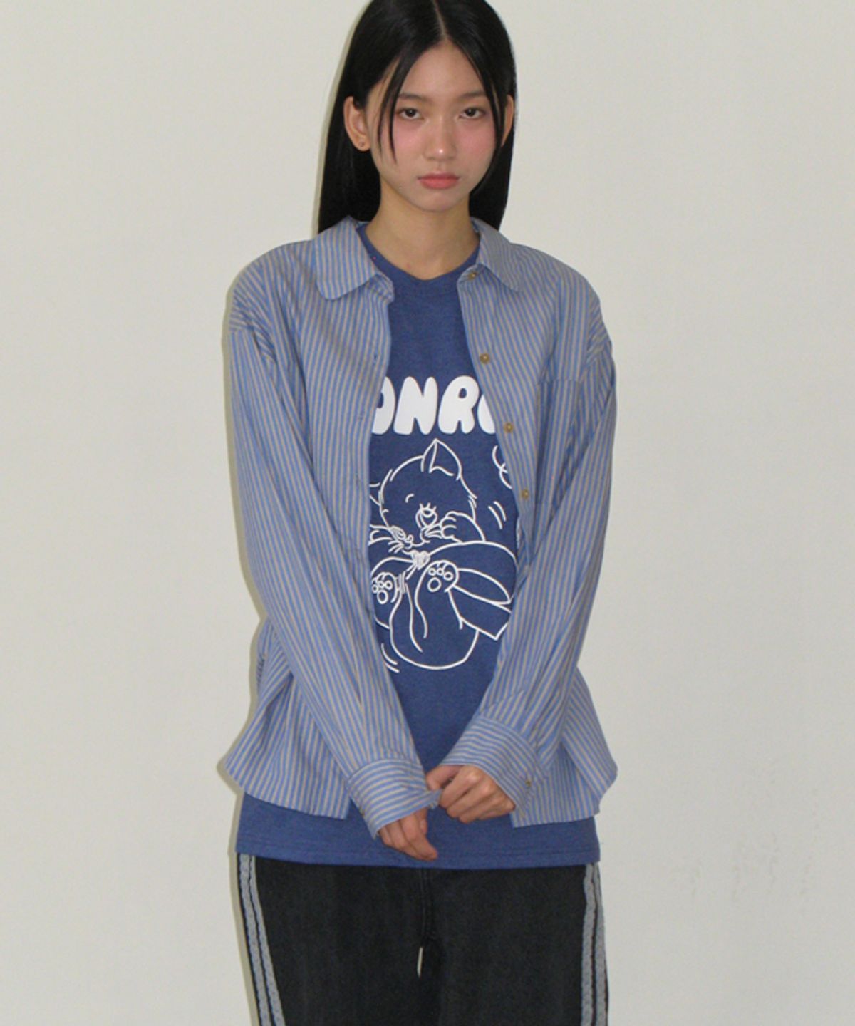 론론(RONRON) EMBO KITSCH CAT OVER FIT T SHIRT VINTAGE BLUE