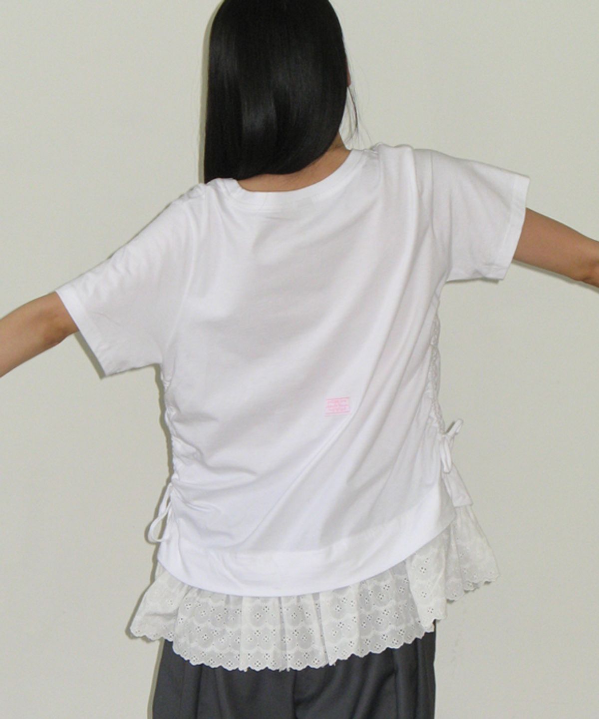 론론(RONRON) TORCHON LACE SHIRRING LAYERED LONG T SHIRT WHITE