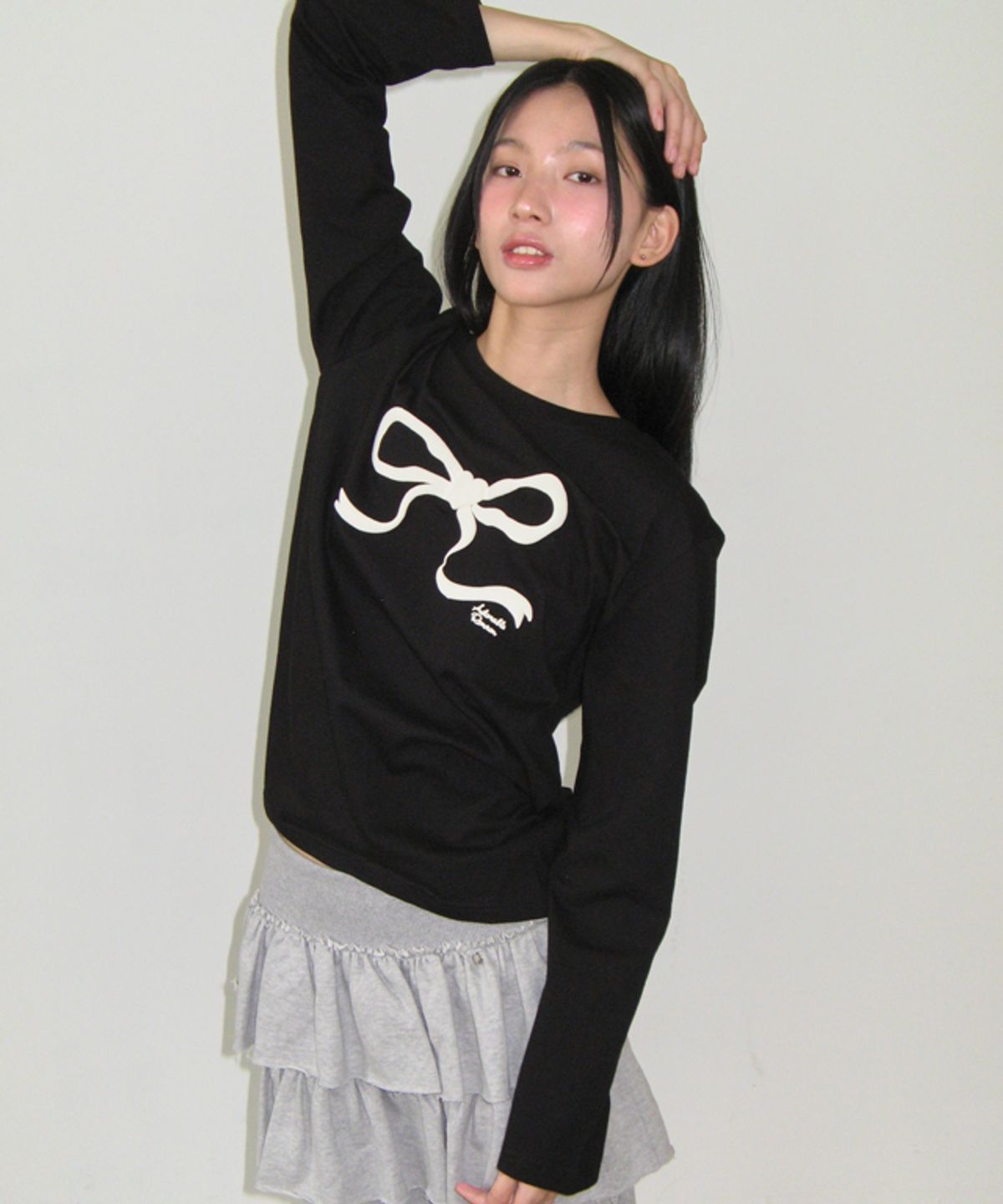 론론(RONRON) EMBO HEART RIBBON BASIC FIT LONG SLEEVE BLACK