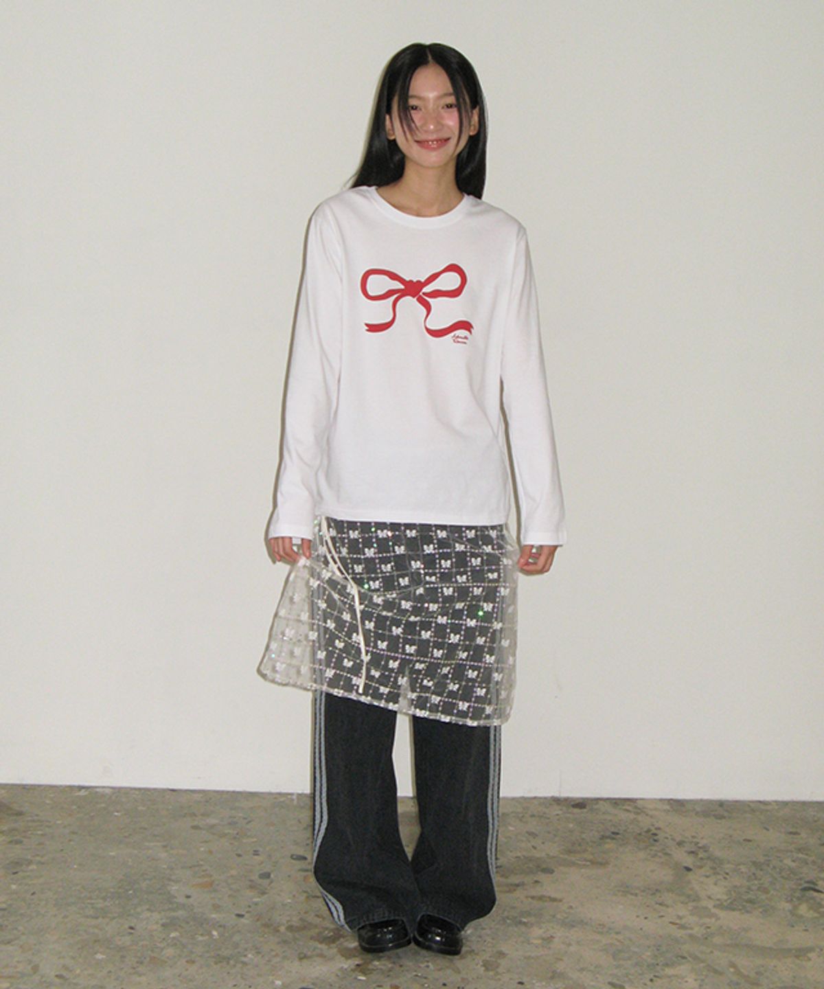론론(RONRON) EMBO HEART RIBBON BASIC FIT LONG SLEEVE WHITE