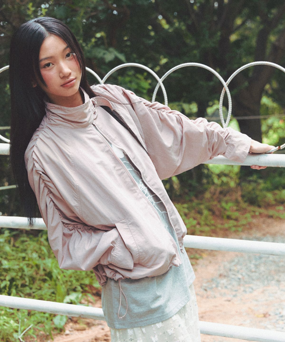 론론(RONRON) BUCKLE SHIRRING WIND JUMPER INDIE PINK