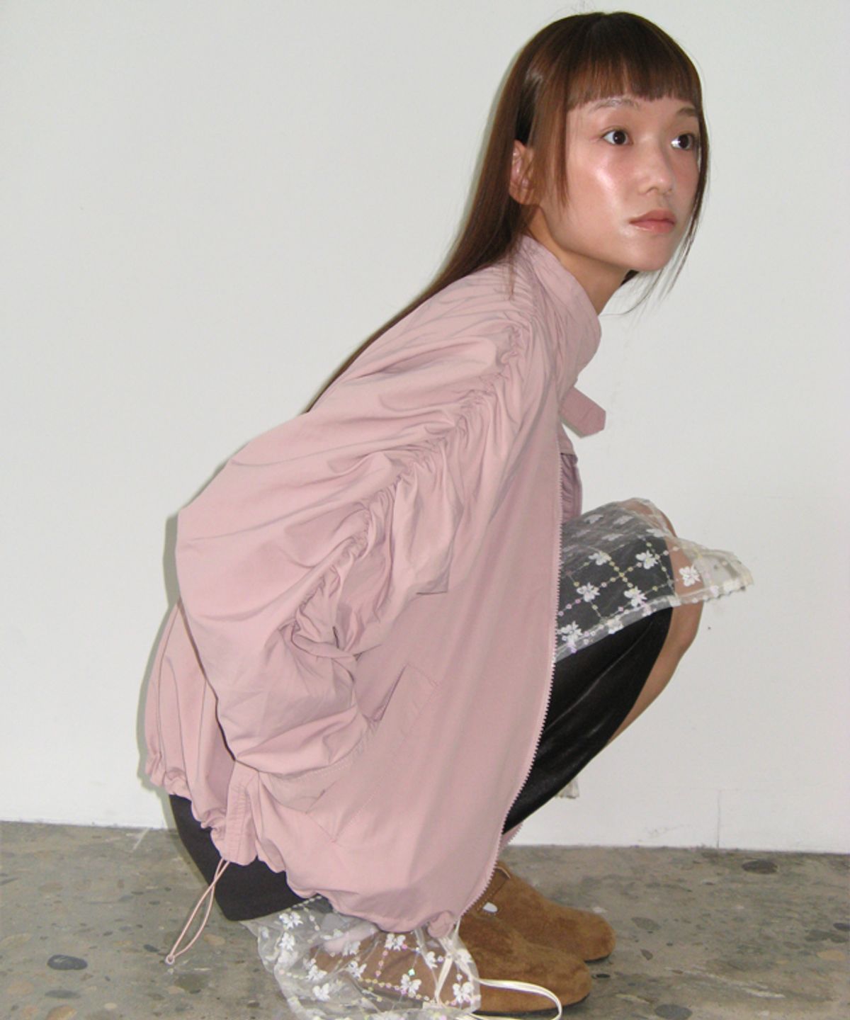 론론(RONRON) BUCKLE SHIRRING WIND JUMPER INDIE PINK