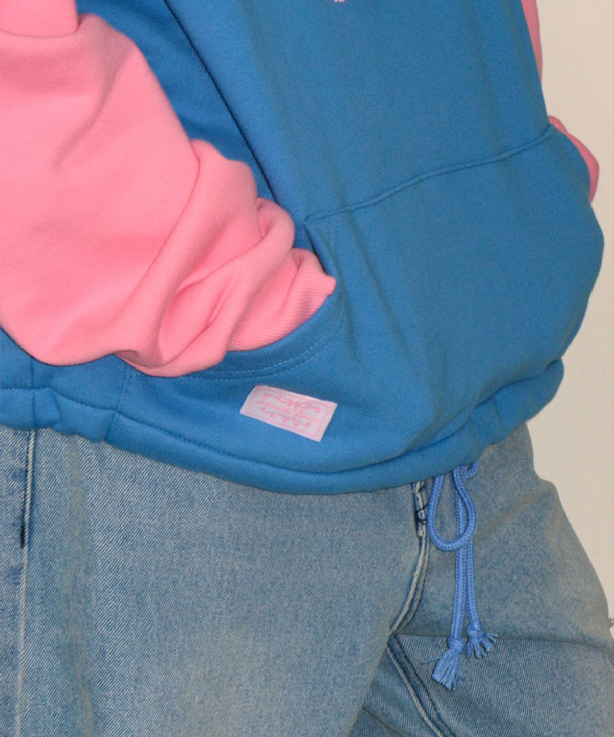 론론(RONRON) BLOCKING HOODIE PINK SKY