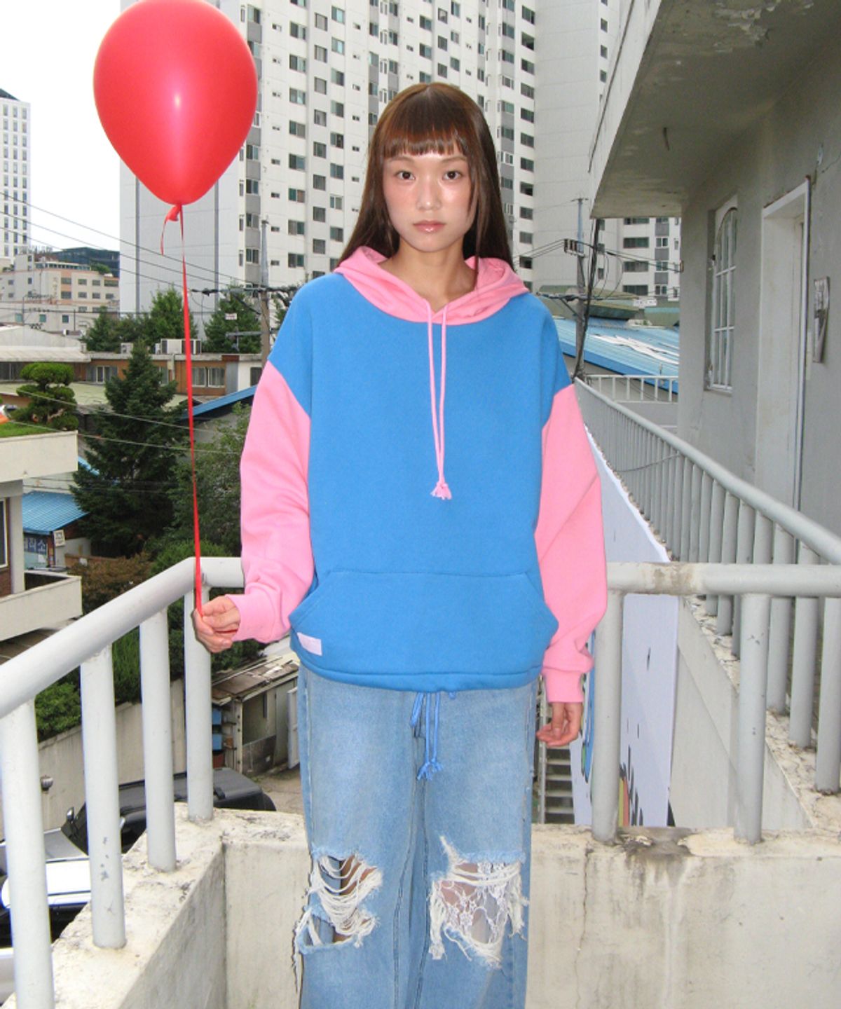 론론(RONRON) BLOCKING HOODIE PINK SKY