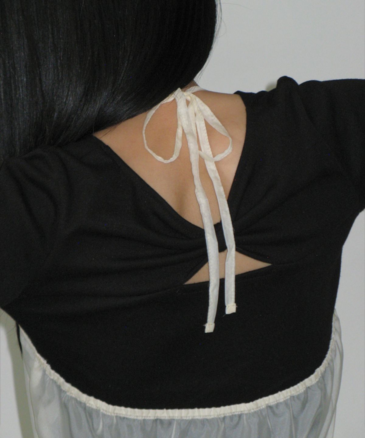 론론(RONRON) HEART BUTTON SHEER LAYERED DRESS CREAM