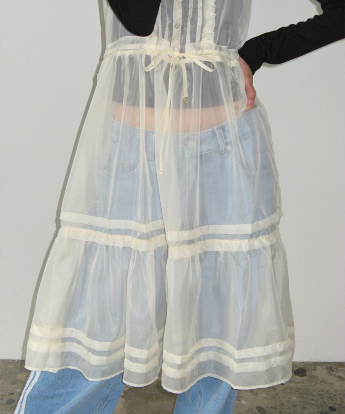 론론(RONRON) HEART BUTTON SHEER LAYERED DRESS CREAM