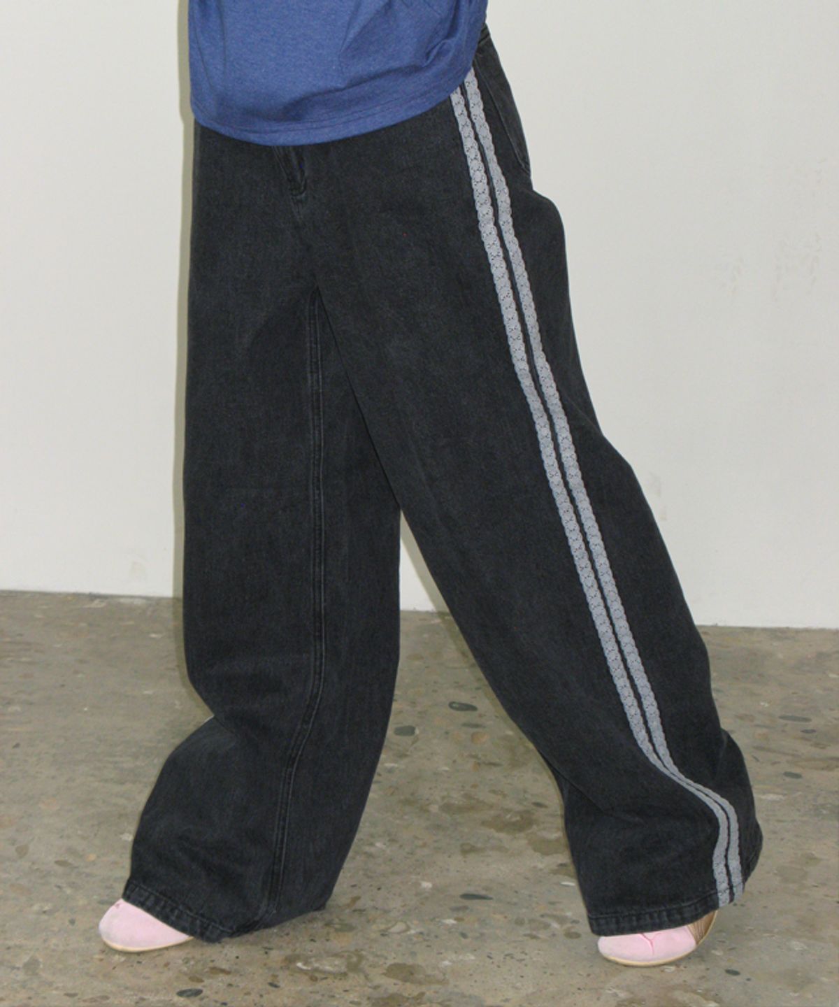론론(RONRON) SIDE LACE TRACK DENIM PANTS BLACK