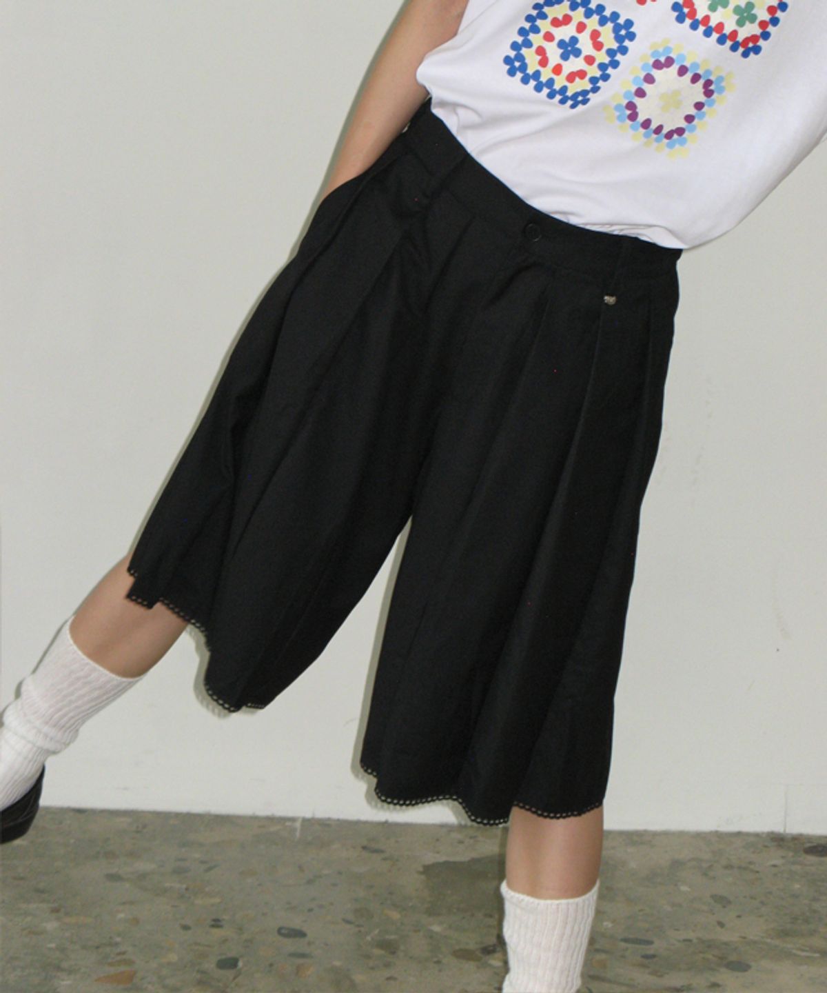 론론(RONRON) PANDENT TORCHON LACE PLEATS WIDE PANTS BLACK