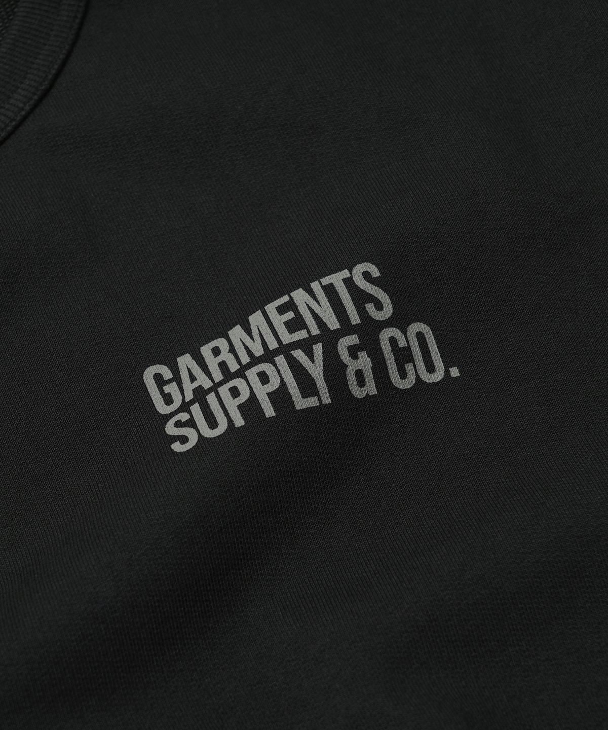 프리즘웍스(FRIZMWORKS) SERVICE LABEL SWEATSHIRT _ BLACK