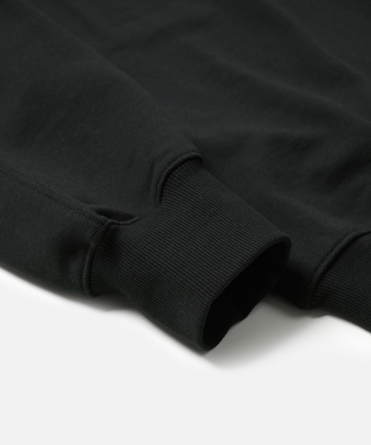 프리즘웍스(FRIZMWORKS) SERVICE LABEL SWEATSHIRT _ BLACK