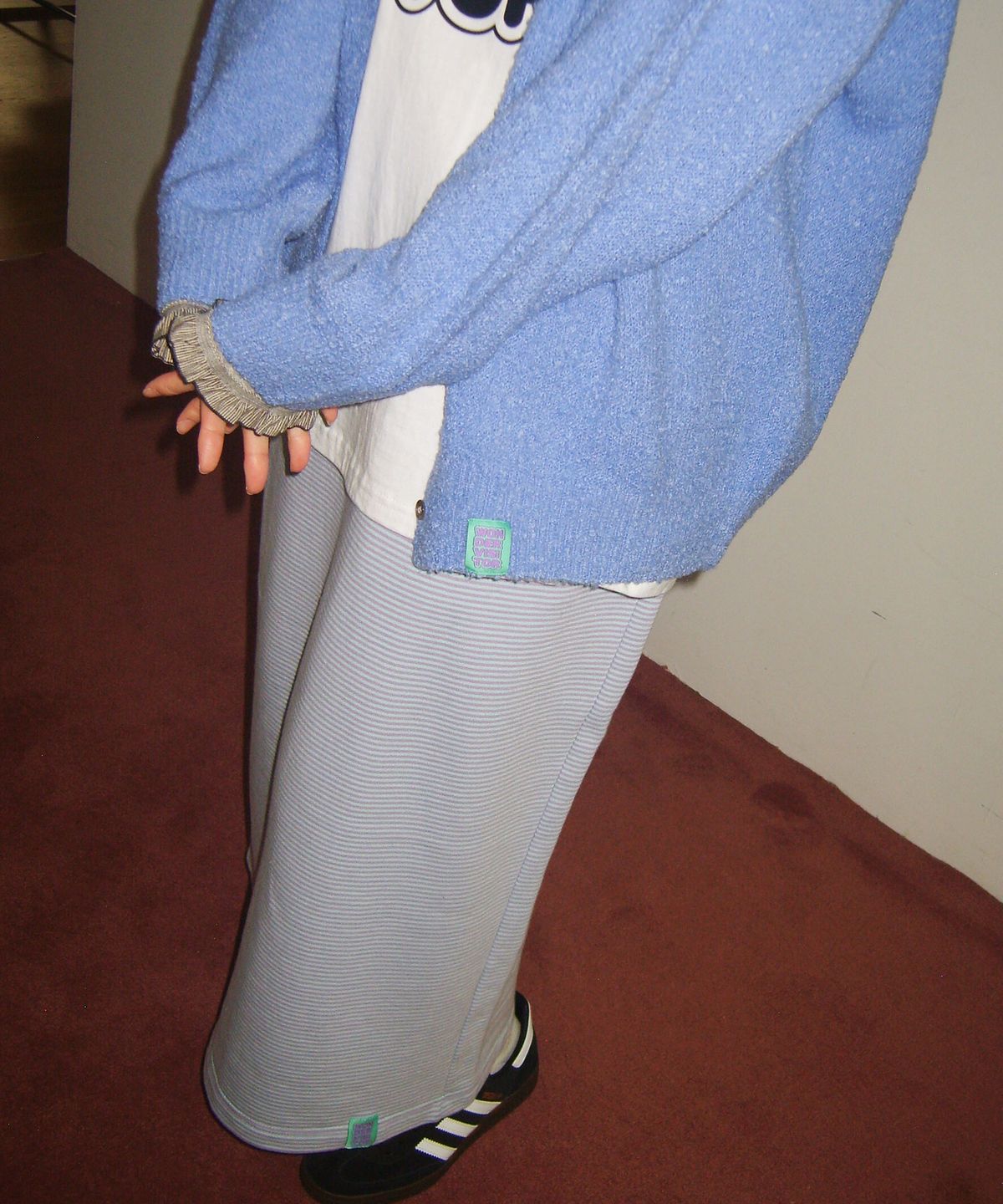 원더비지터(WONDERVISITOR) Logo V-neck Boocle Cardigan [Light Blue]