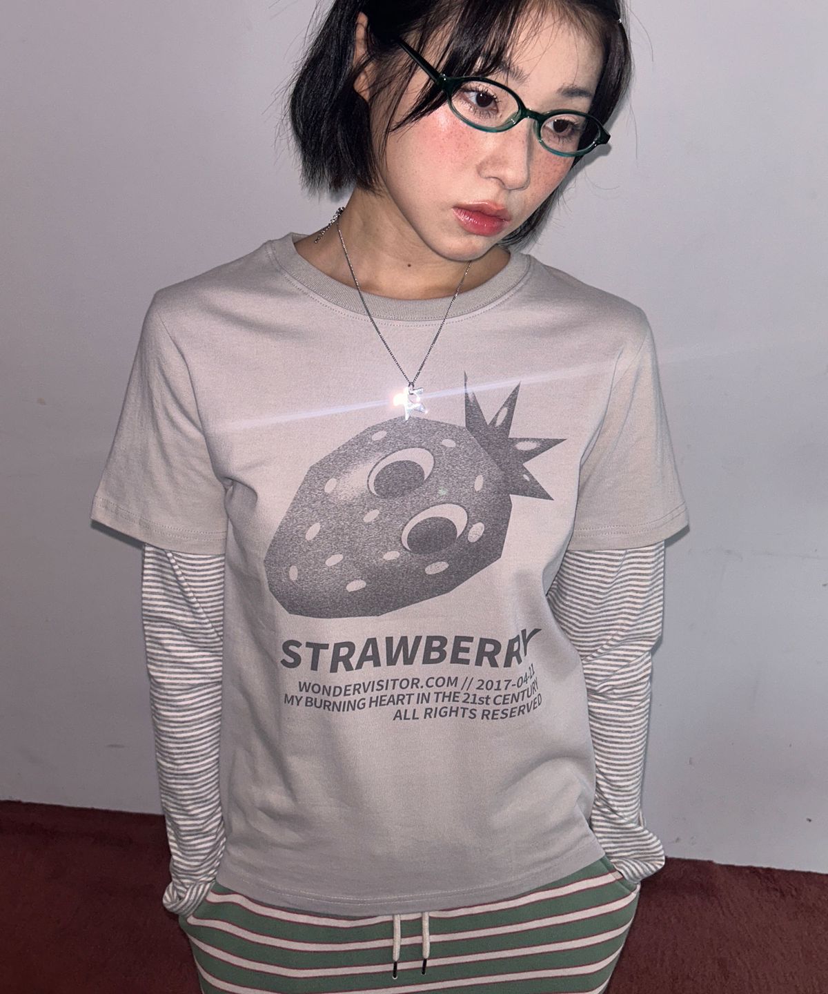 원더비지터(WONDERVISITOR) Ash Strawberry Layered LS-T [Grey]