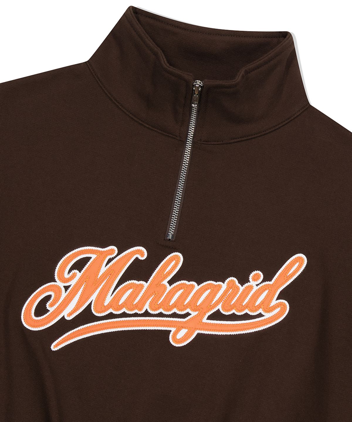마하그리드(MAHAGRID) SCRIPT LOGO CROP HALF ZIP UP BROWN(MG2EFFM484A)