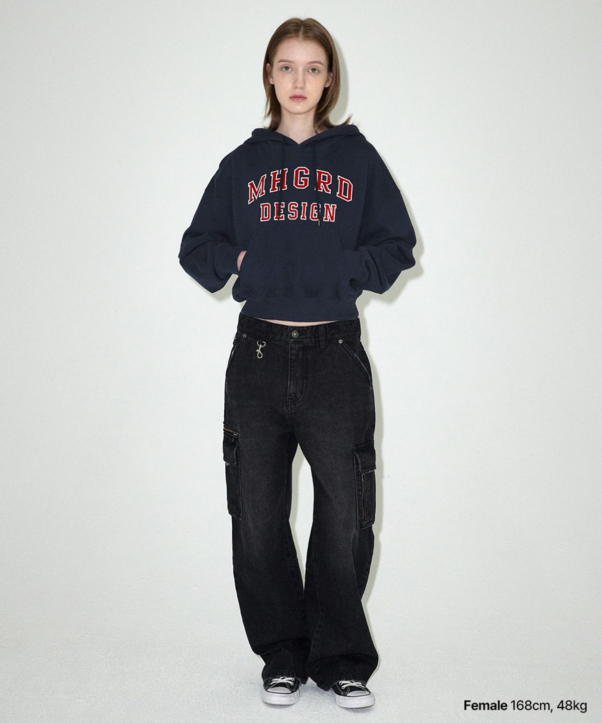마하그리드(MAHAGRID) MHGRD APPLIQUE CROP HOODIE NAVY(MG2EFFM431A)