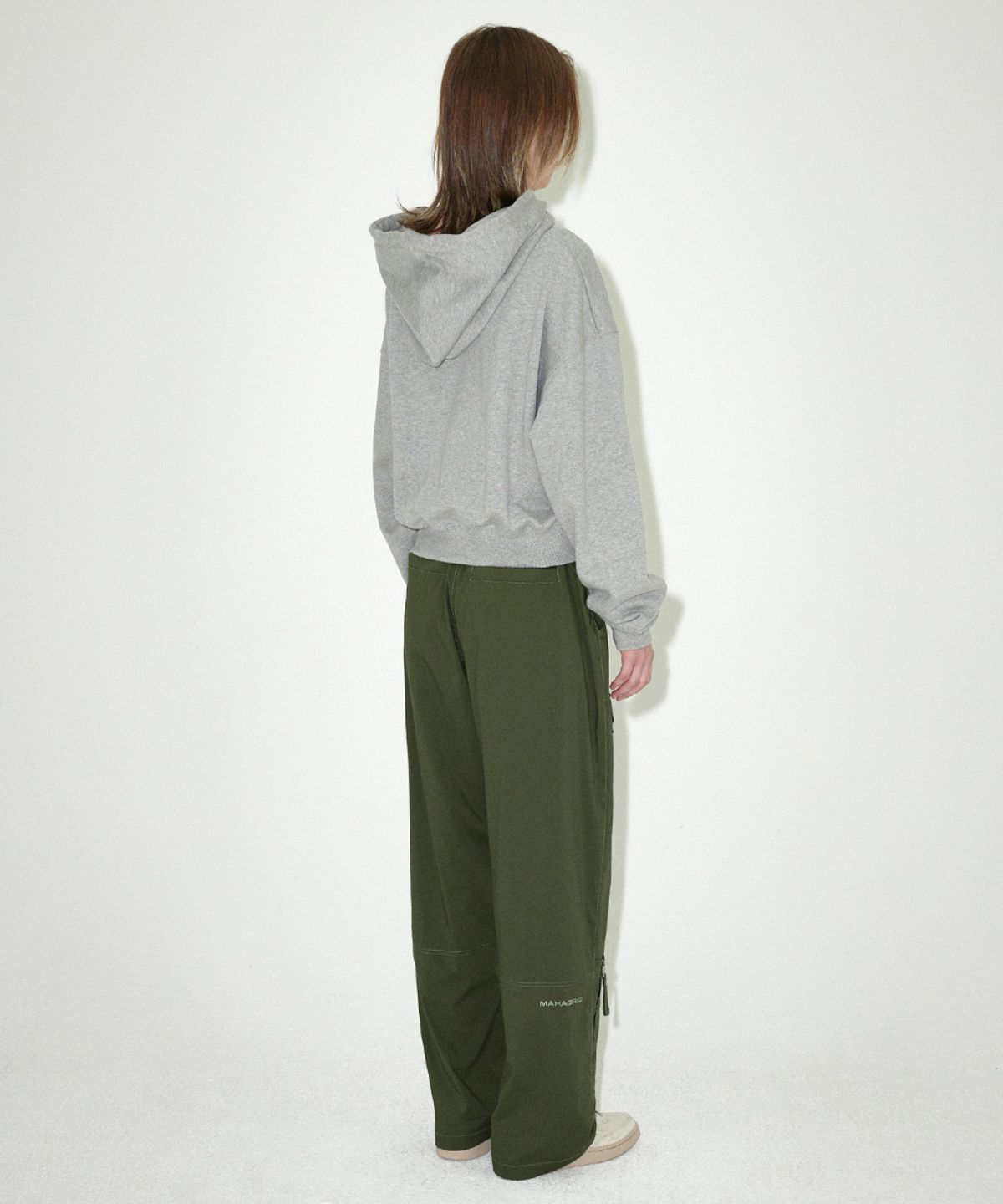 마하그리드(MAHAGRID) MHGRD APPLIQUE CROP HOODIE GREY(MG2EFFM431A)