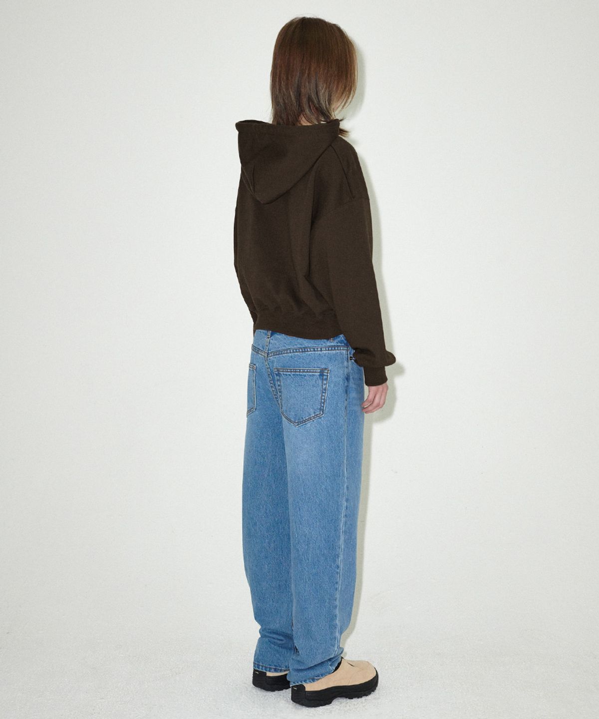 마하그리드(MAHAGRID) MGD SERIF LOGO CROP HOODIE BROWN(MG2EFFM432A)