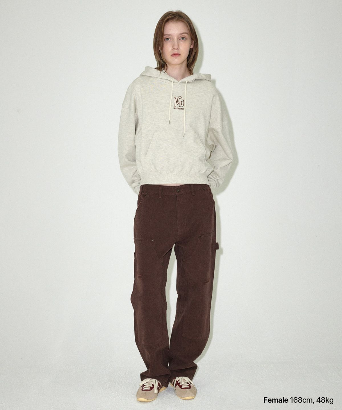 마하그리드(MAHAGRID) MGD SERIF LOGO CROP HOODIE OATMEAL(MG2EFFM432A)
