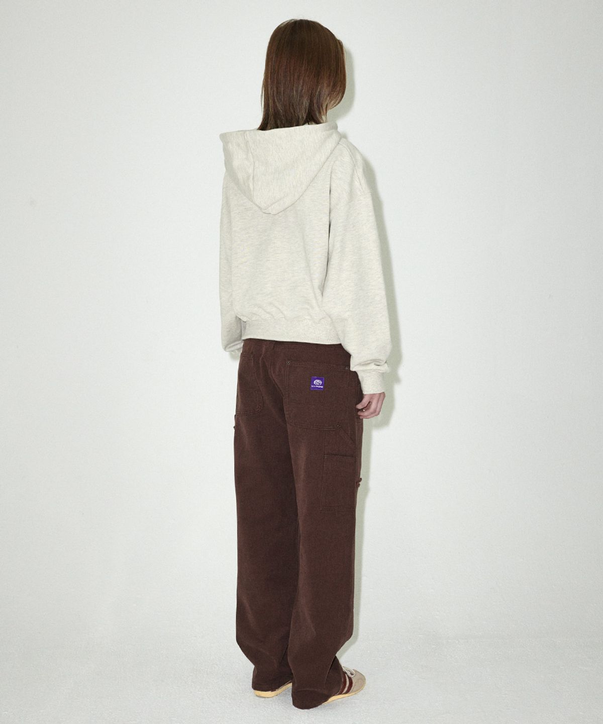 마하그리드(MAHAGRID) MGD SERIF LOGO CROP HOODIE OATMEAL(MG2EFFM432A)