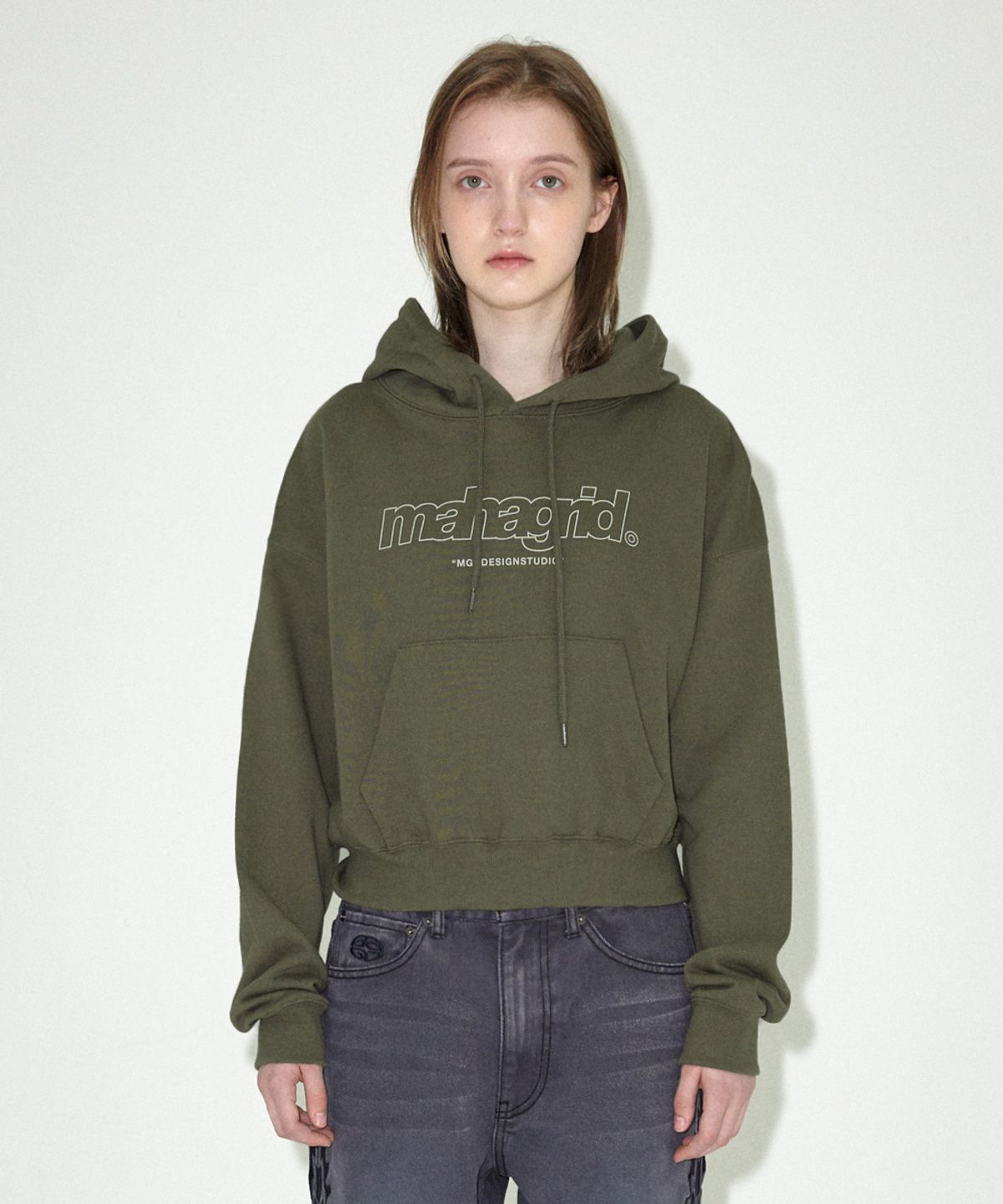 마하그리드(MAHAGRID) THIRD LOGO CROP HOODIE OLIVE(MG2EFFM433A)