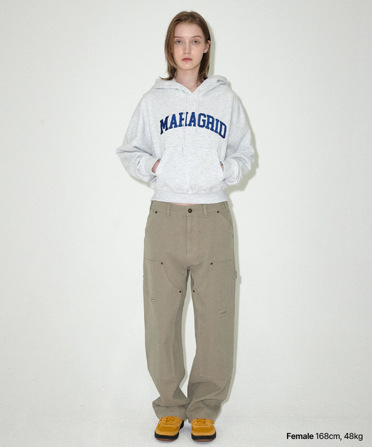 마하그리드(MAHAGRID) VARSITY LOGO CROP HOODIE LIGHT GREY(MG2EFFM434A)