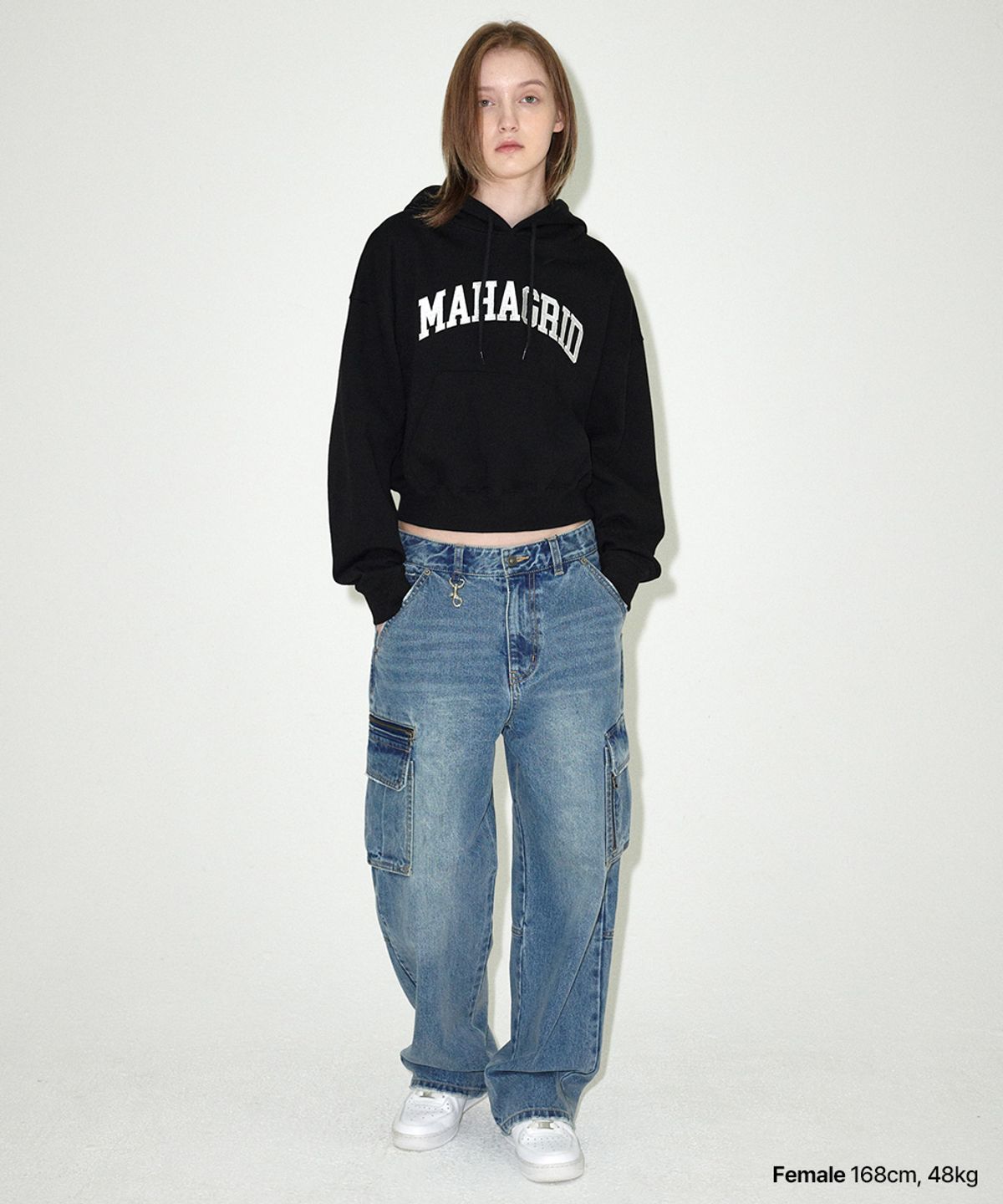 마하그리드(MAHAGRID) VARSITY LOGO CROP HOODIE BLACK(MG2EFFM434A)