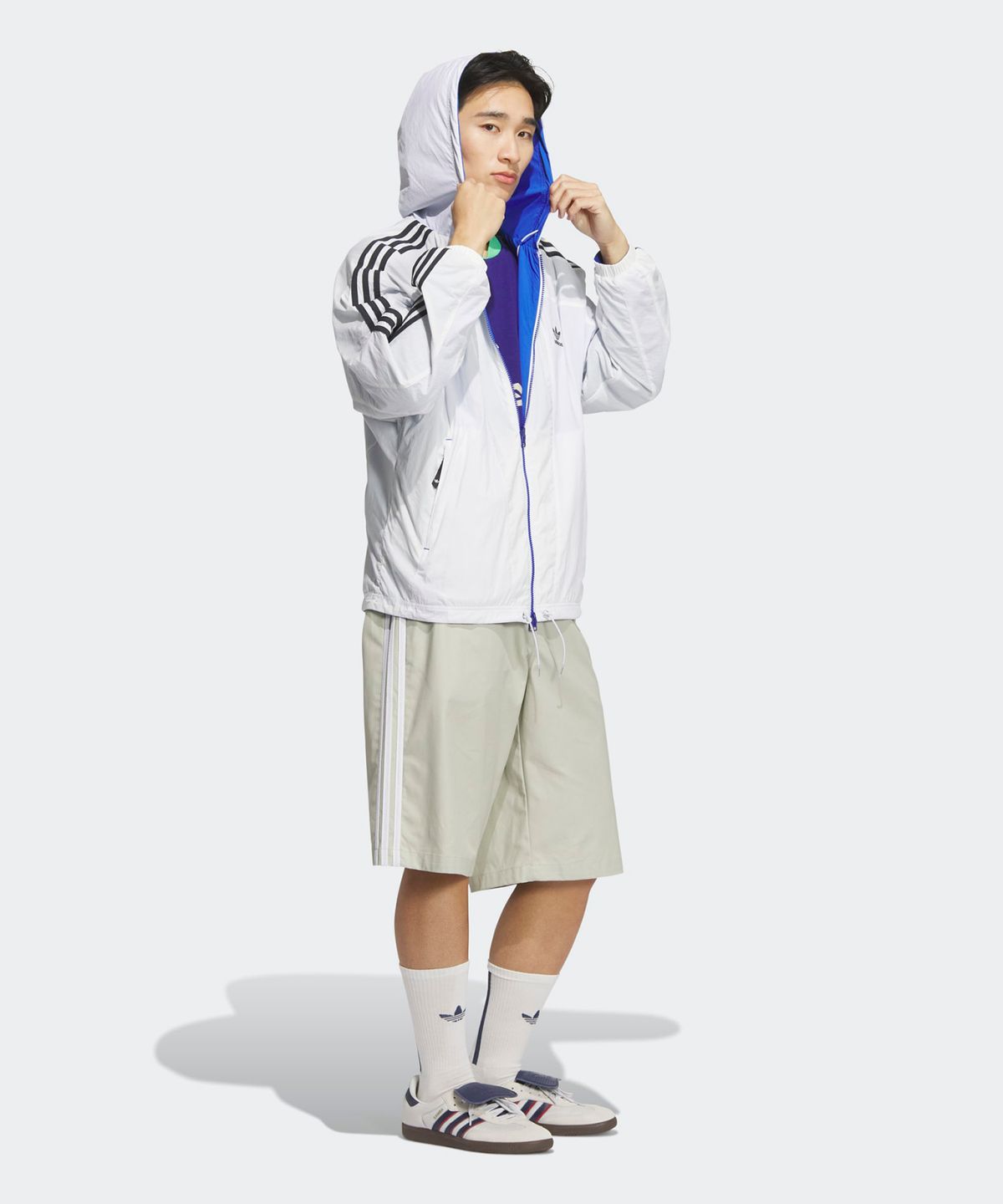 아디다스(ADIDAS) 아디다스 x YESEYESEE 리버서블 자켓 - 화이트:블루 / JN5817