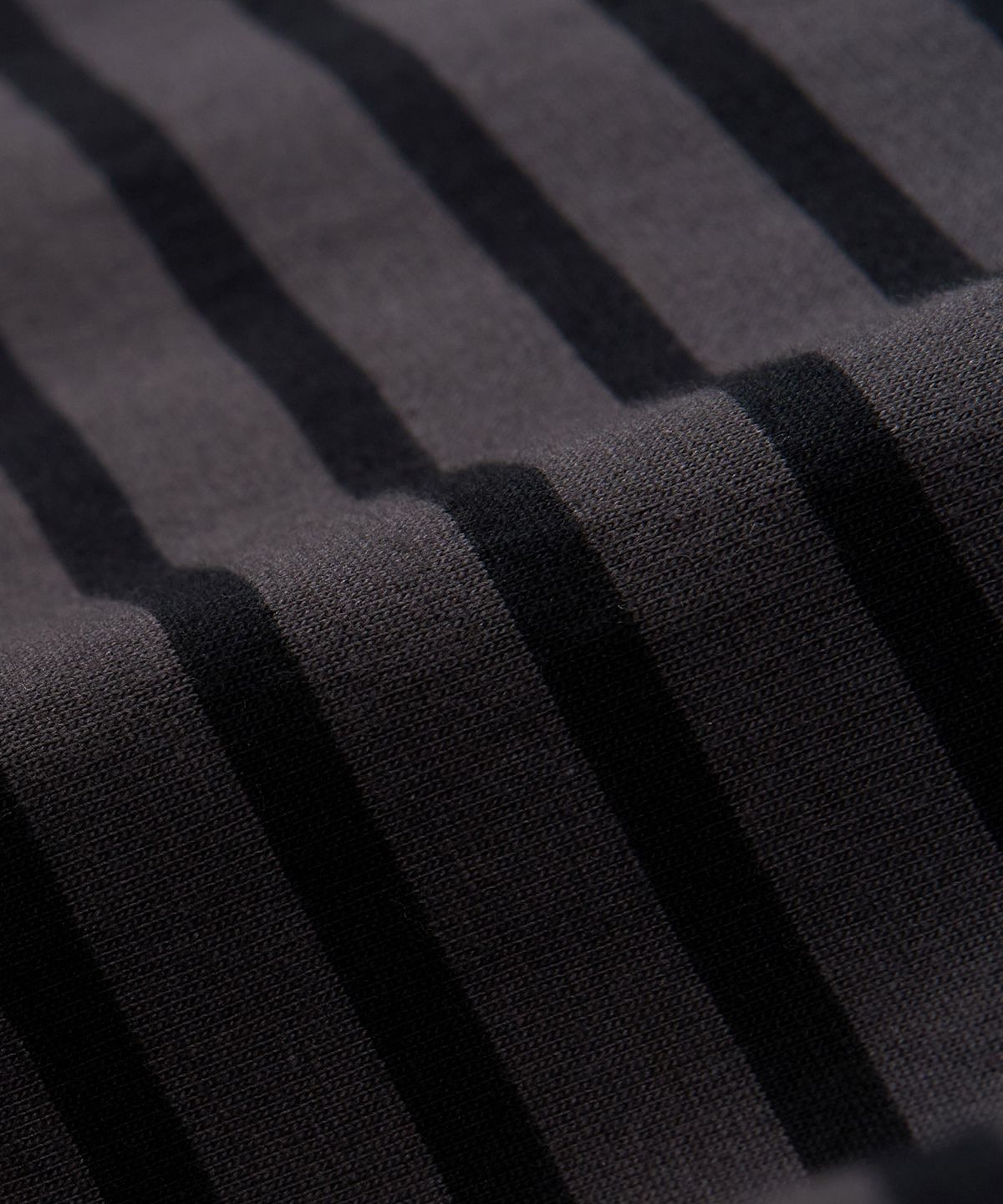 엑스컨테이너(EXCONTAINER) 루즈핏 스트라이프 롱슬리브 (BLACK/CHARCOAL GREY)