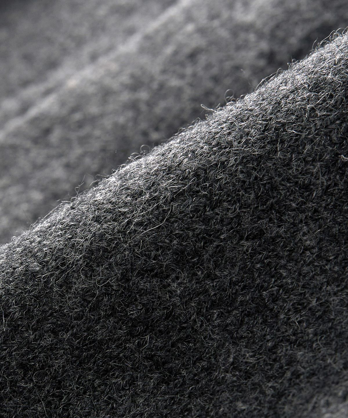 엑스컨테이너(EXCONTAINER) 미니멀 버튼 라운드넥 크롭 가디건 (CHARCOAL)