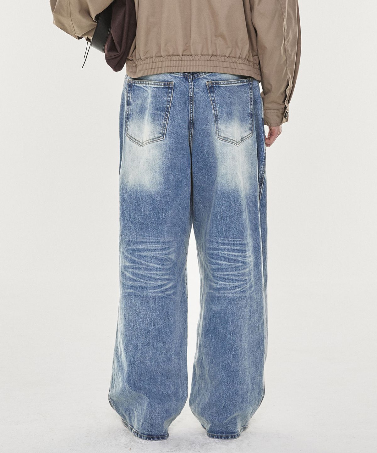 기철(KICHUL) WHITE LION NEW BAGGY DENIM PANTS (LIGHT BLUE)