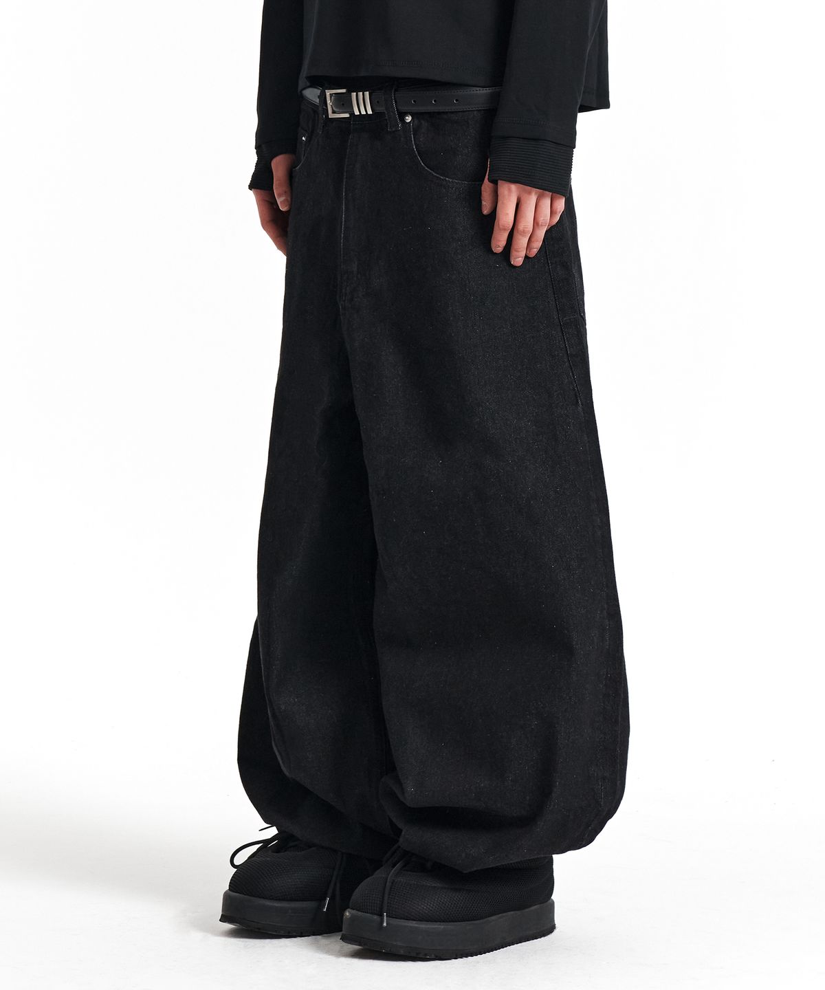 기철(KICHUL) BASIC BALLOON DENIM PANTS (BLACK)