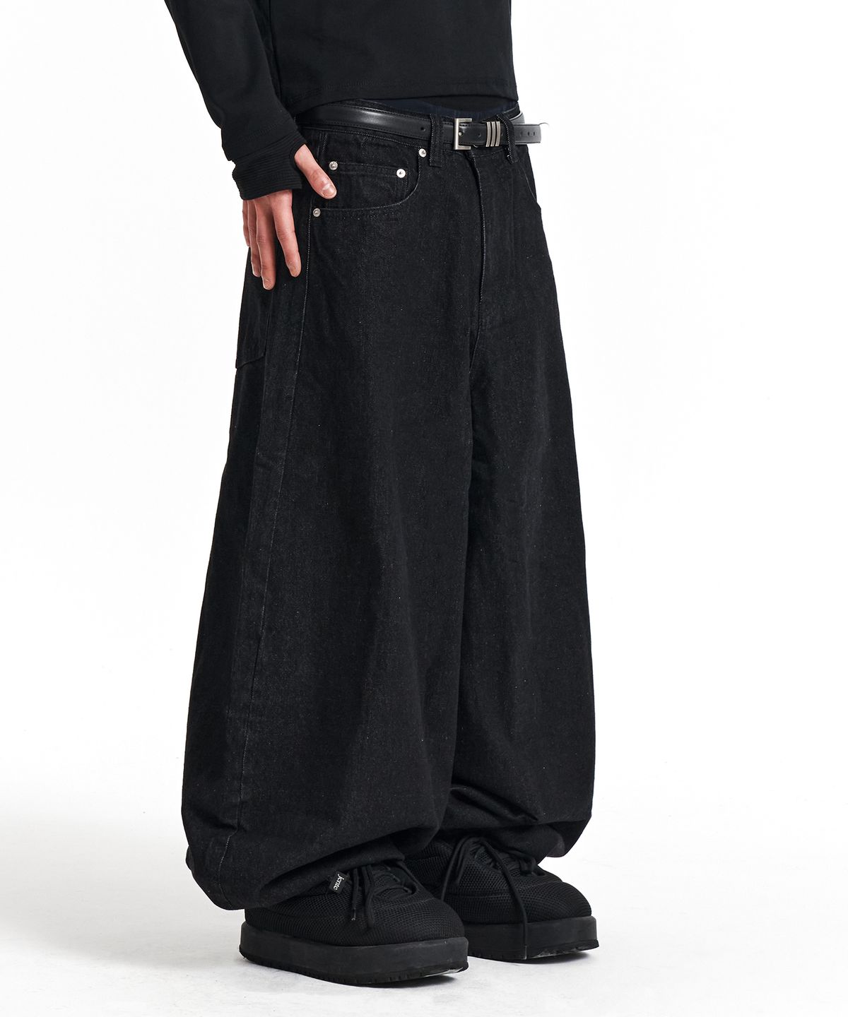 기철(KICHUL) BASIC BALLOON DENIM PANTS (BLACK)
