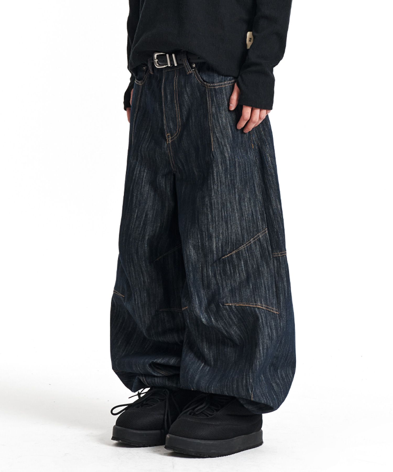 MUSINSA公式 | KICHUL FLOWING WAVE BALLOON DENIM PANTS (RAW INDIGO)