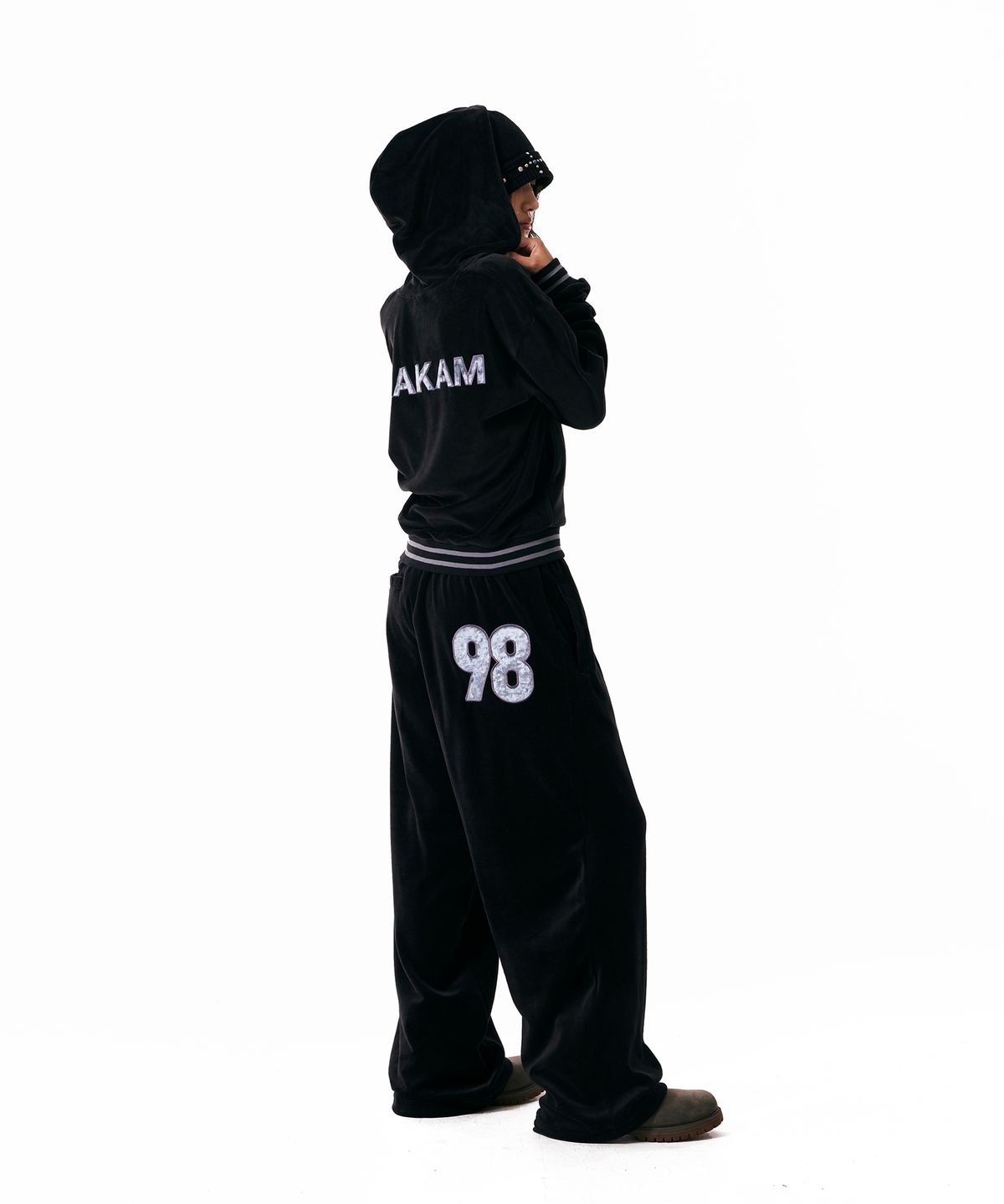 아캄(AAKAM) 98 Patch Velour Pants (Black)