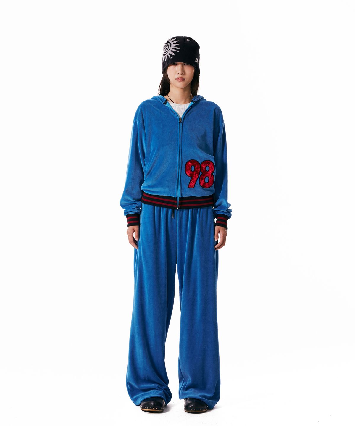 아캄(AAKAM) 98 Patch Velour Pants (Blue)