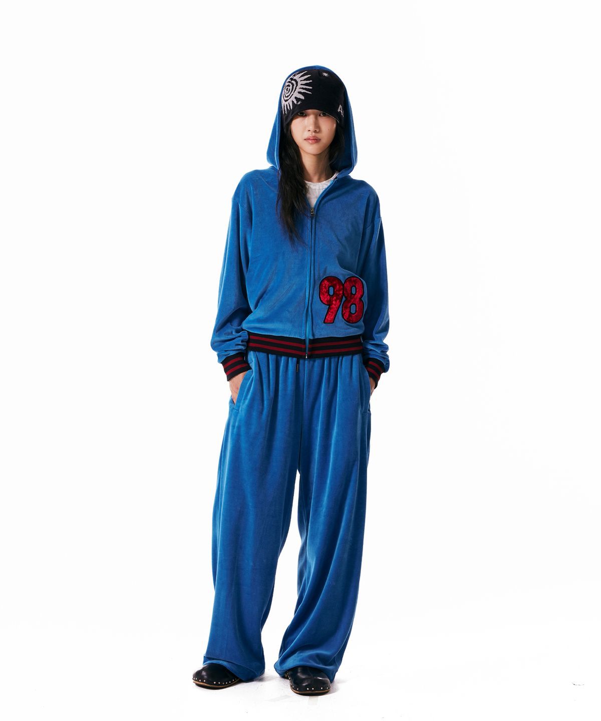 아캄(AAKAM) 98 Patch Velour Pants (Blue)