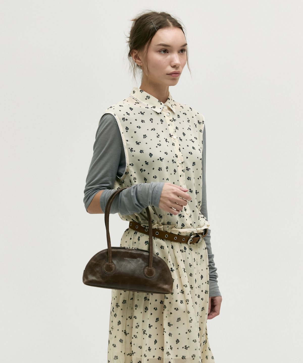 마지셔우드(MARGESHERWOOD) BESSETTE SHOULDER_washed brown pull-up