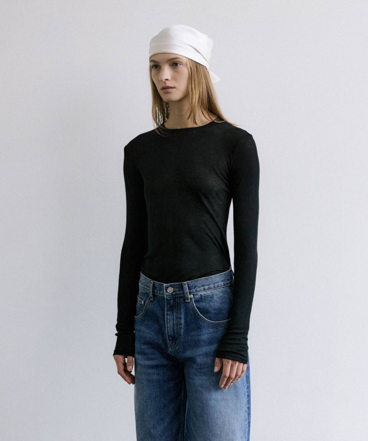 마이스(MAIS) WOOL TENCEL ROUND NECK TEE / BLACK