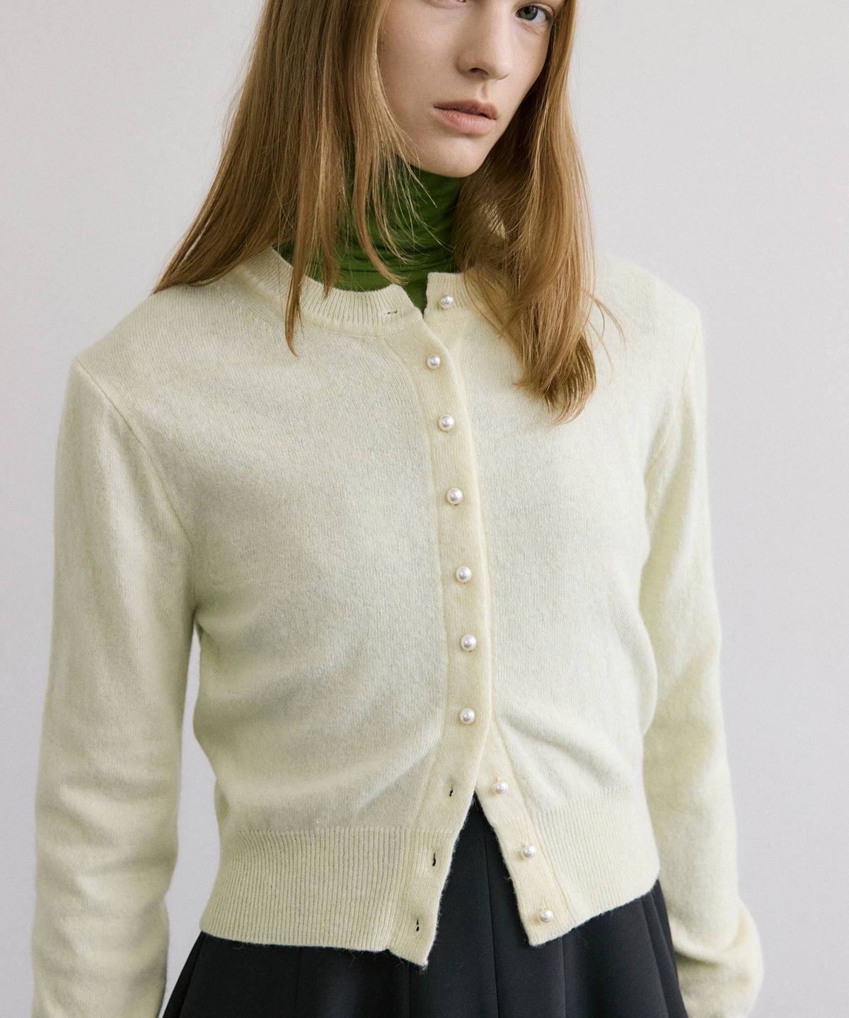 마이스(MAIS) PEARLY BUTTON WOOL CARDIGAN / BUTTER