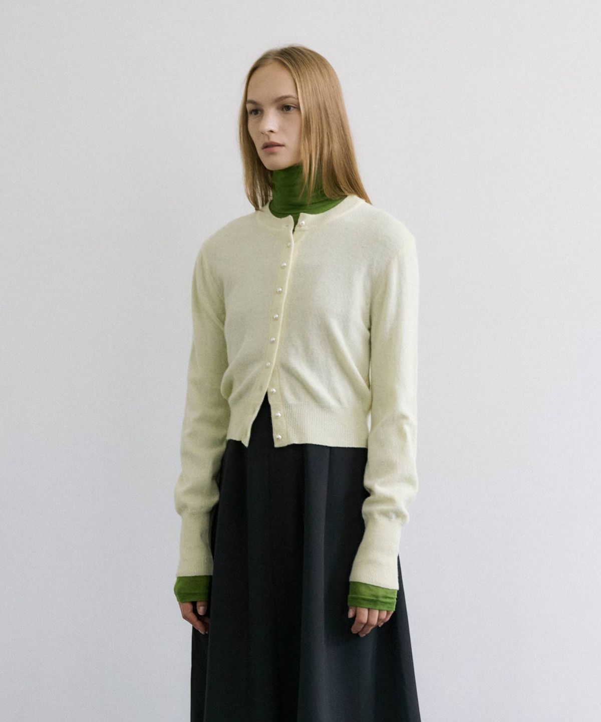 마이스(MAIS) PEARLY BUTTON WOOL CARDIGAN / BUTTER